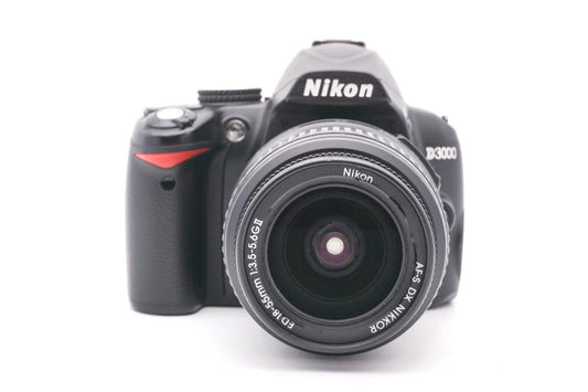 Nikon D3000 Spiegelreflexkamera DSLR AF-S DX 18-55mm G II Objektiv - Refurbished