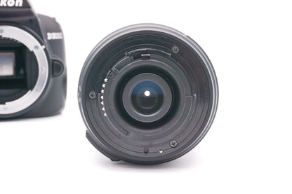 Nikon D3000 Spiegelreflexkamera DSLR AF-S DX 18-55mm G II Objektiv - Refurbished