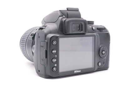 Nikon D3000 Spiegelreflexkamera DSLR AF-S DX 18-55mm G II Objektiv - Refurbished