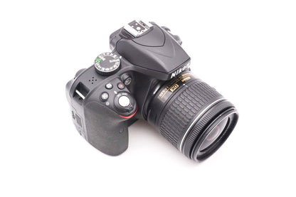 Nikon D3300 Spiegelreflexkamera DSLR AF-P 18-55mm G Objektiv | Refurbished