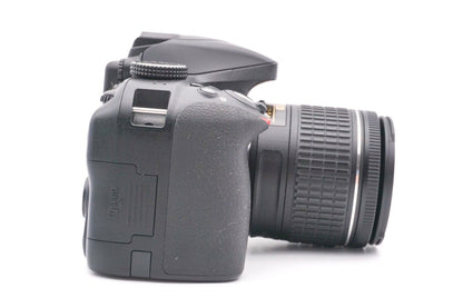 Nikon D3300 Spiegelreflexkamera DSLR AF-P 18-55mm G Objektiv | Refurbished