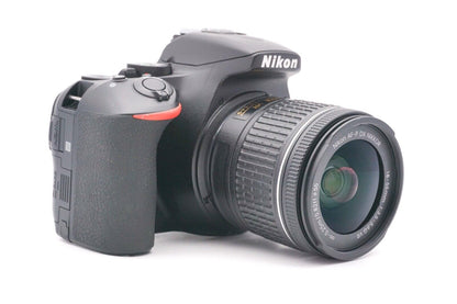 Nikon D5600 DSLR AF-P 18-55mm G VR Spiegelreflexkamera Digital | Refurbished