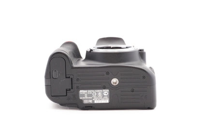 Nikon D5100 Digitalkamera + AF-S 18-55mm G VR Spiegelreflex Kamera – Refurbished