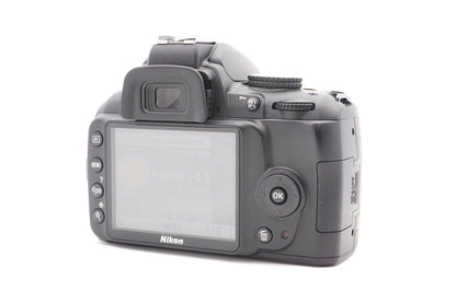 Nikon D3000 Digitalkamera Spiegelreflex Kamera + AF-S 18-55mm G II – Refurbished
