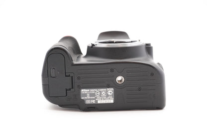 Nikon D5100 DSLR Digitalkamera Kamera Kit 18-55mm Objektiv – Refurbished