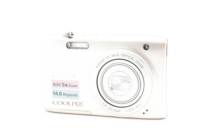 Nikon Coolpix S3100 Digitalkamera 14MP Kamera Silber Kompaktkamera - Refurbished