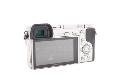 Sony Alpha a 6000 Digitalkamera spiegellose Kamera Sony E 16-50mm | Refurbished