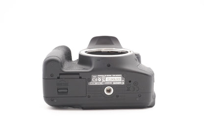 Canon EOS 600D Digitalkamera Kamera + EF-S 18-55mm III Objektiv | Refurbished