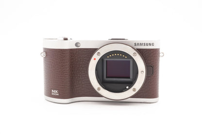 Samsung NX300 Digitalkamera + 18-55mm Kit Kamera Systemkamera DSLM | Refurbished