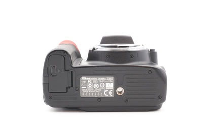 Nikon D3000 DSLR Digitalkamera Kamera Kit AF-S DX 18-55mm Objektiv – Refurbished