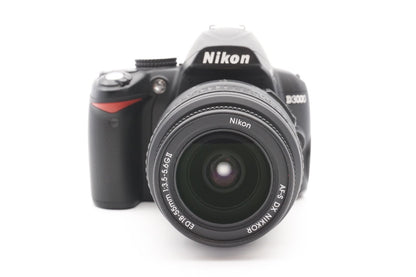 Nikon D3000 DSLR Digitalkamera Kamera Kit AF-S DX 18-55mm Objektiv – Refurbished