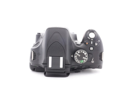 Nikon D5100 Digitalkamera + AF-S 18-55mm G VR Spiegelreflex Kamera – Refurbished