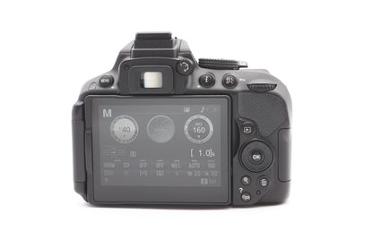 Nikon D5300 Digitalkamera Spiegelreflex Kamera + AF-P 18-55mm G VR – Refurbished