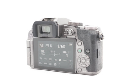 Panasonic Lumix G70 + 14-42mm Kit Systemkamera DSLM 16MP 4K Silber | Refurbished
