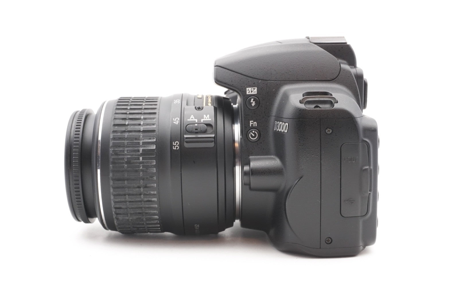 Nikon D3000 DSLR Digitalkamera Kamera Kit AF-S DX 18-55mm Objektiv – Refurbished