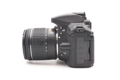 Nikon D5300 Digitalkamera Spiegelreflex Kamera + AF-P 18-55mm G VR – Refurbished