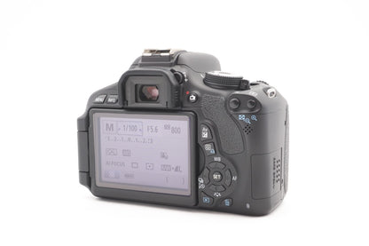 Canon EOS 600D Digitalkamera Kamera + EF-S 18-55mm III Objektiv | Refurbished