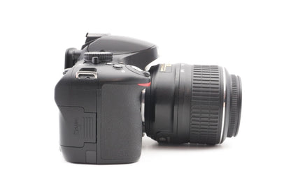 Nikon D5100 Digitalkamera + AF-S 18-55mm G VR Spiegelreflex Kamera – Refurbished