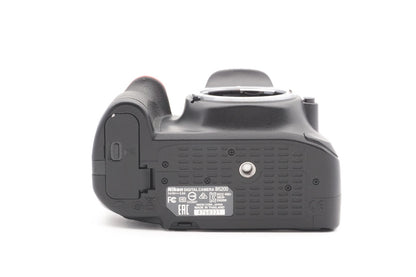 Nikon D5200 Digitalkamera + AF-S 18-105mm G VR Spiegelreflex Kamera Refurbished