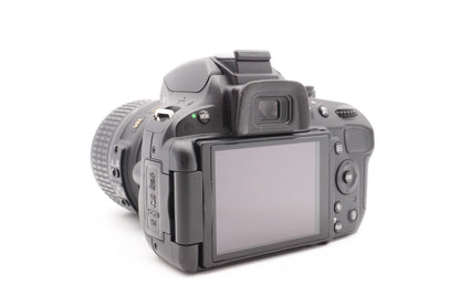 Nikon D5100 Digitalkamera + AF-S 18-55mm G VR Spiegelreflex Kamera – Refurbished