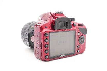 Nikon D3200 Digitalkamera Spiegelreflexkamera DSLR + AF-S 18-55mm - Refurbished