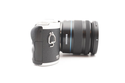 Samsung NX300 Digitalkamera + 18-55mm Kit Kamera Systemkamera DSLM | Refurbished