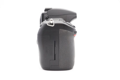 Nikon D700 Digitalkamera Spiegelreflex Vollformat DSLR Body – Refurbished