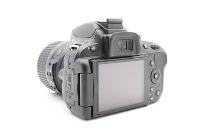 Nikon D5100 Digitalkamera + AF-S 18-55mm G VR Spiegelreflex Kamera – Refurbished