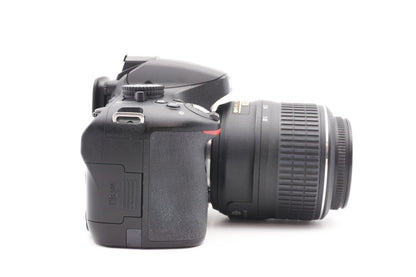 Nikon D5100 Digitalkamera + AF-S 18-55mm G VR Spiegelreflex Kamera – Refurbished
