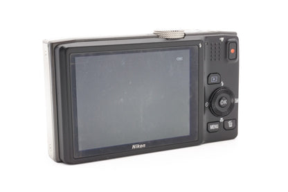 Nikon Coolpix S8200 Digitalkamera Kamera Kompaktkamera 14x Zoom - Refurbished