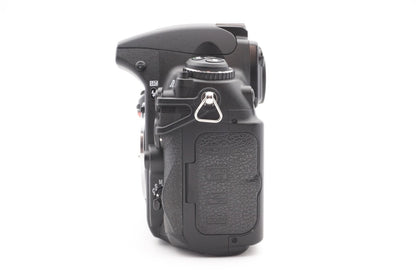 Nikon D700 Digitalkamera Spiegelreflex Vollformat DSLR Body – Refurbished