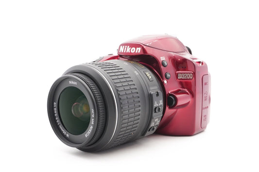 Nikon D3200 Digitalkamera Spiegelreflexkamera DSLR + AF-S 18-55mm - Refurbished