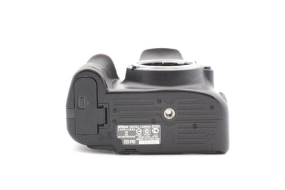 Nikon D5100 Digitalkamera + AF-S 18-55mm G VR Spiegelreflex Kamera – Refurbished