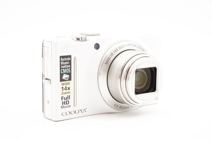 Nikon Coolpix S8200 Kamera Kompakt Digitalkamera Reisekamera - Refurbished