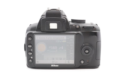 Nikon D3000 DSLR Digitalkamera Kamera Kit AF-S DX 18-55mm Objektiv – Refurbished