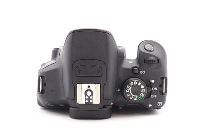 Canon EOS 700D Digitalkamera DSLR Kamera + EF-S 18-55mm II Kit | Refurbished