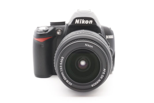 Nikon D3000 DSLR Digitalkamera Kamera Kit AF-S DX 18-55mm Objektiv – Refurbished