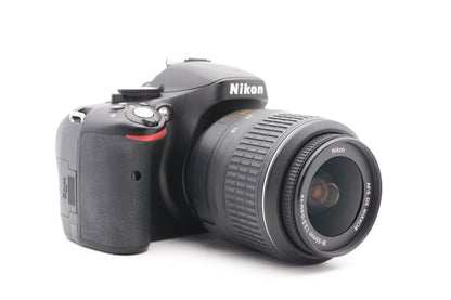 Nikon D5100 Digitalkamera + AF-S 18-55mm G VR Spiegelreflex Kamera – Refurbished