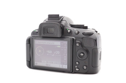 Nikon D5100 Digitalkamera + AF-S 18-55mm G VR Spiegelreflex Kamera – Refurbished