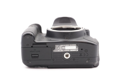 Canon EOS 700D Digitalkamera DSLR Kamera + EF-S 18-55mm II Kit | Refurbished