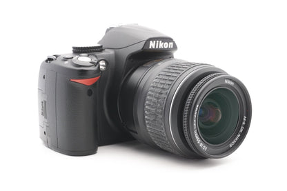 Nikon D3000 DSLR Digitalkamera Kamera Kit AF-S DX 18-55mm Objektiv – Refurbished