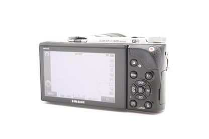 Samsung NX300 Digitalkamera + 18-55mm Kit Kamera Systemkamera DSLM | Refurbished