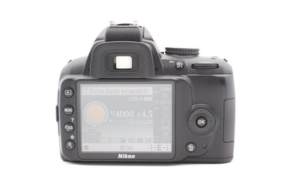 Nikon D3000 Digitalkamera Spiegelreflex Kamera + AF-S 18-55mm G II – Refurbished