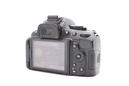 Nikon D5100 Digitalkamera + AF-S 18-55mm G VR Spiegelreflex Kamera – Refurbished
