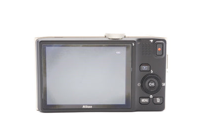 Nikon Coolpix S8200 Kamera Kompakt Digitalkamera Reisekamera - Refurbished
