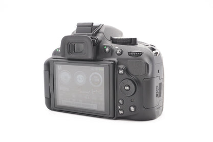 Nikon D5200 Digitalkamera + AF-S 18-105mm G VR Spiegelreflex Kamera Refurbished