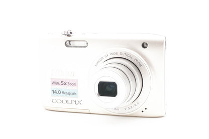 Nikon Coolpix S3100 Digitalkamera 14MP Kamera Silber Kompaktkamera - Refurbished
