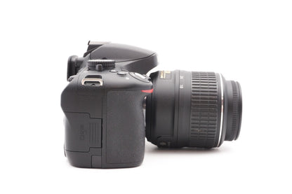 Nikon D5100 Digitalkamera + AF-S 18-55mm G VR Spiegelreflex Kamera – Refurbished