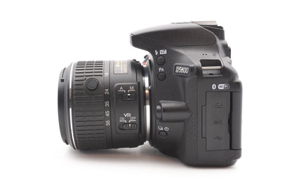 Nikon D5600 DSLR Digitalkamera Kamera Kit 18-55mm Objektiv – Refurbished