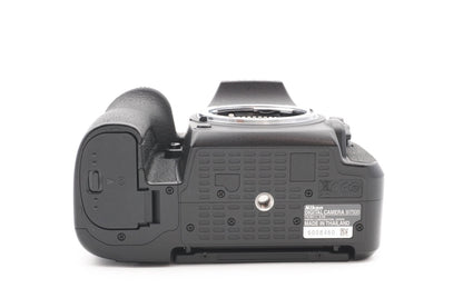 Nikon D7500 Digitalkamera Body Spiegelreflex Kamera DSLR – Refurbished